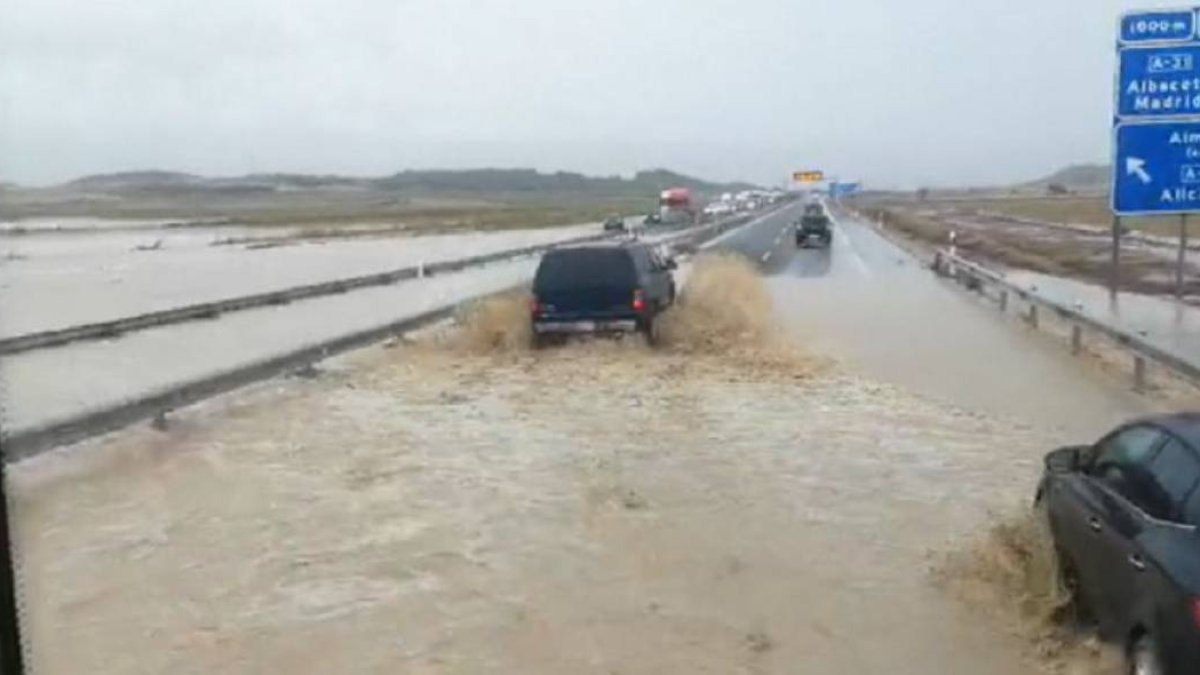 Imagen de la A-31 a su paso por Almansa. / Redes Sociales