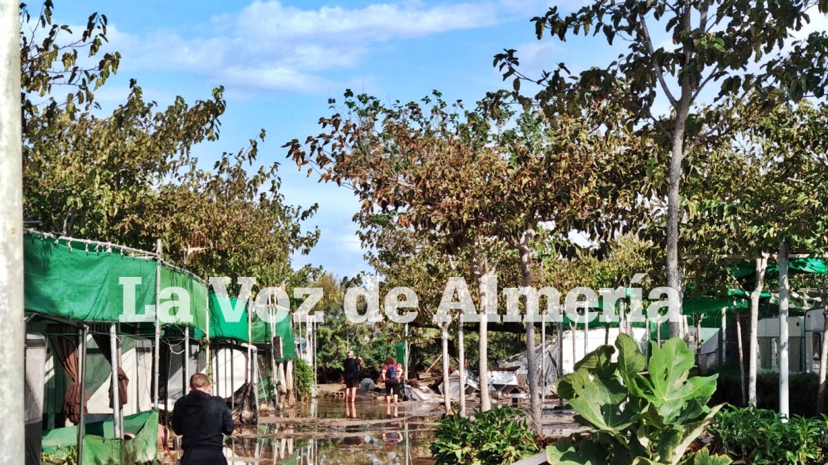 Calles anegadas en el camping de Cabo de Gata.