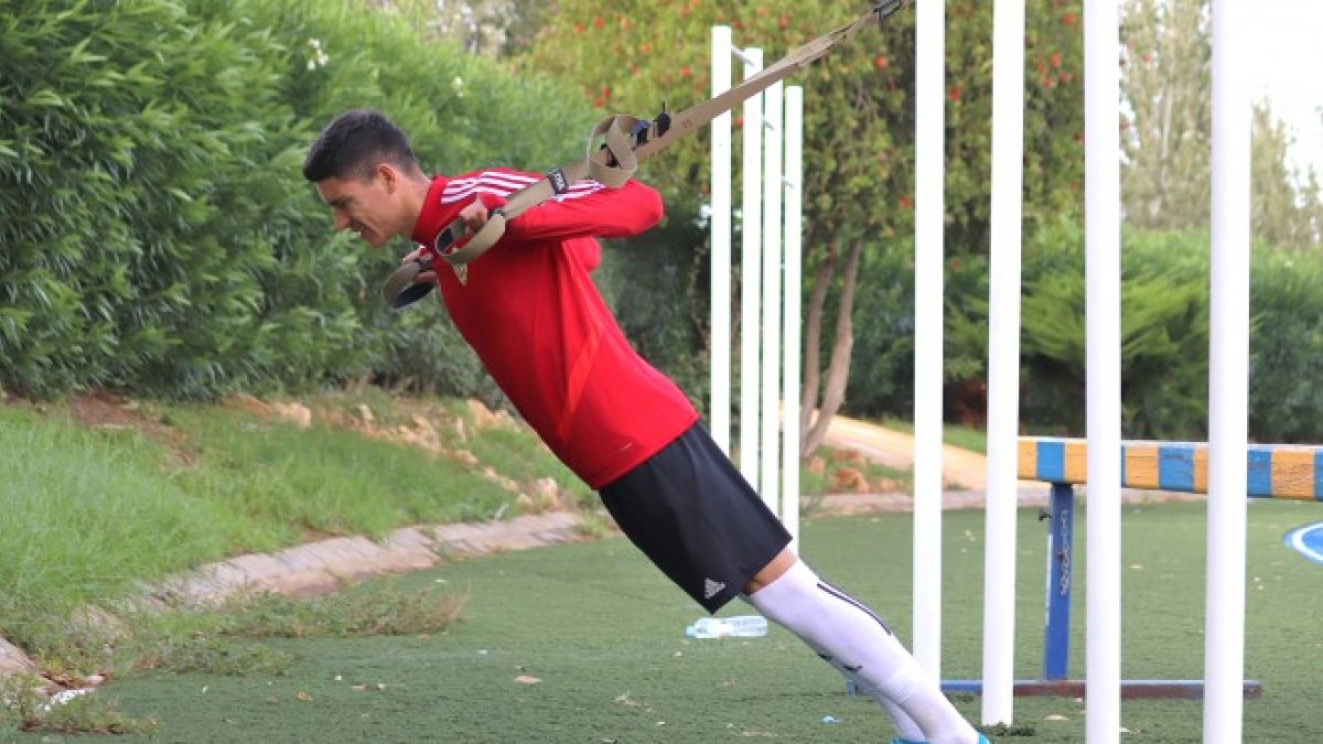 Darwin Núñez durante el entrenamiento que ha realizado en el Anexo.