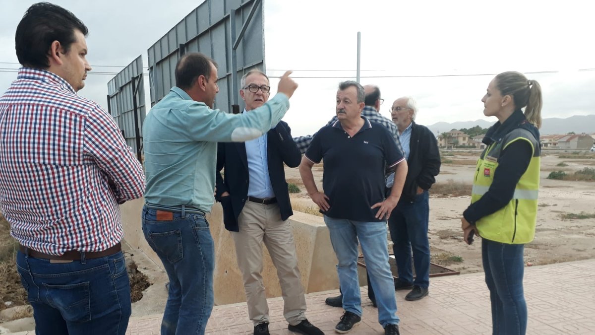 El ministro José Guirao junto al alcalde de Pulpí, Juan Pedro García.