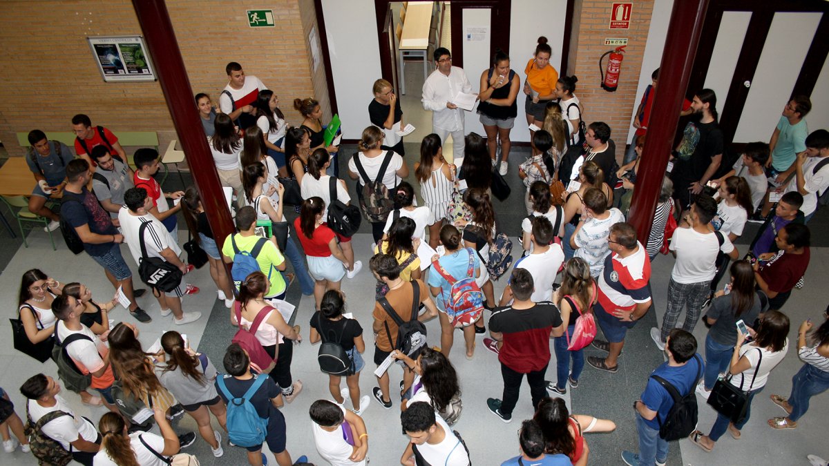 recibimiento de los alumnos Erasmus en el campus de la UAL.