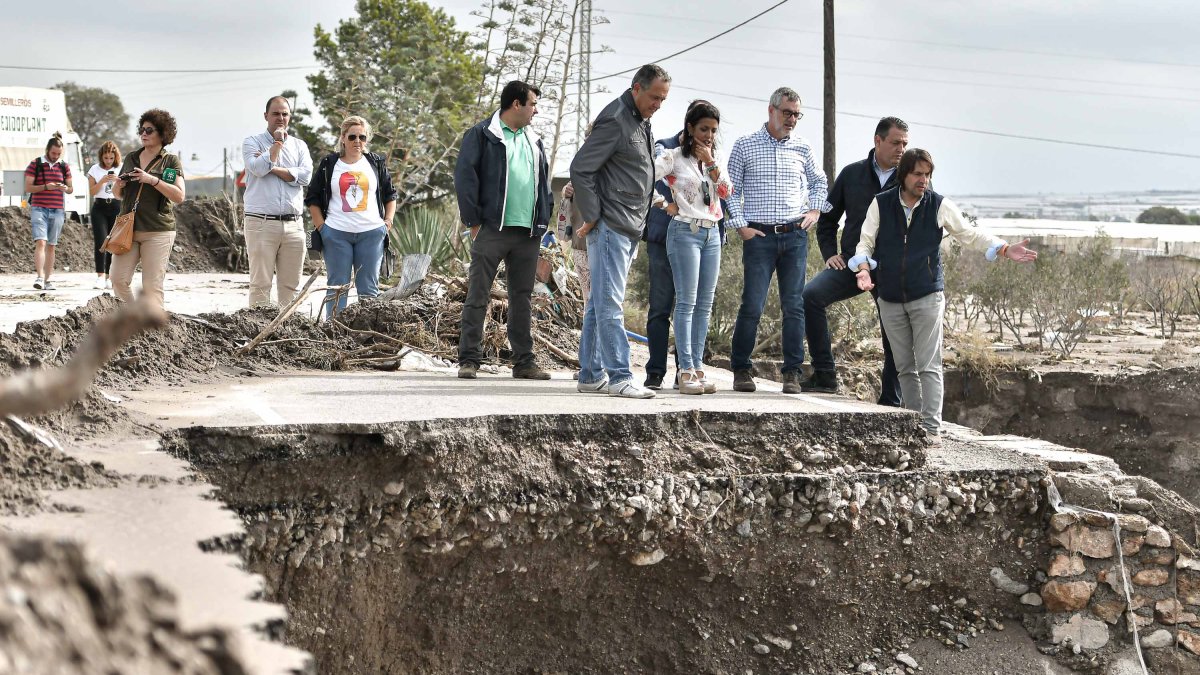 Las autoridades políticas visitaron la localidad nijareña de San Isidro.