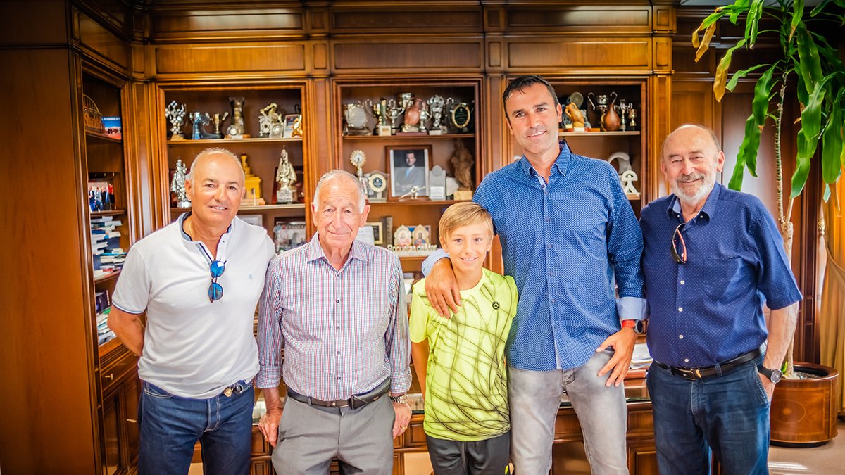 Foto de familia en el Ayuntamiento de Roquetas.