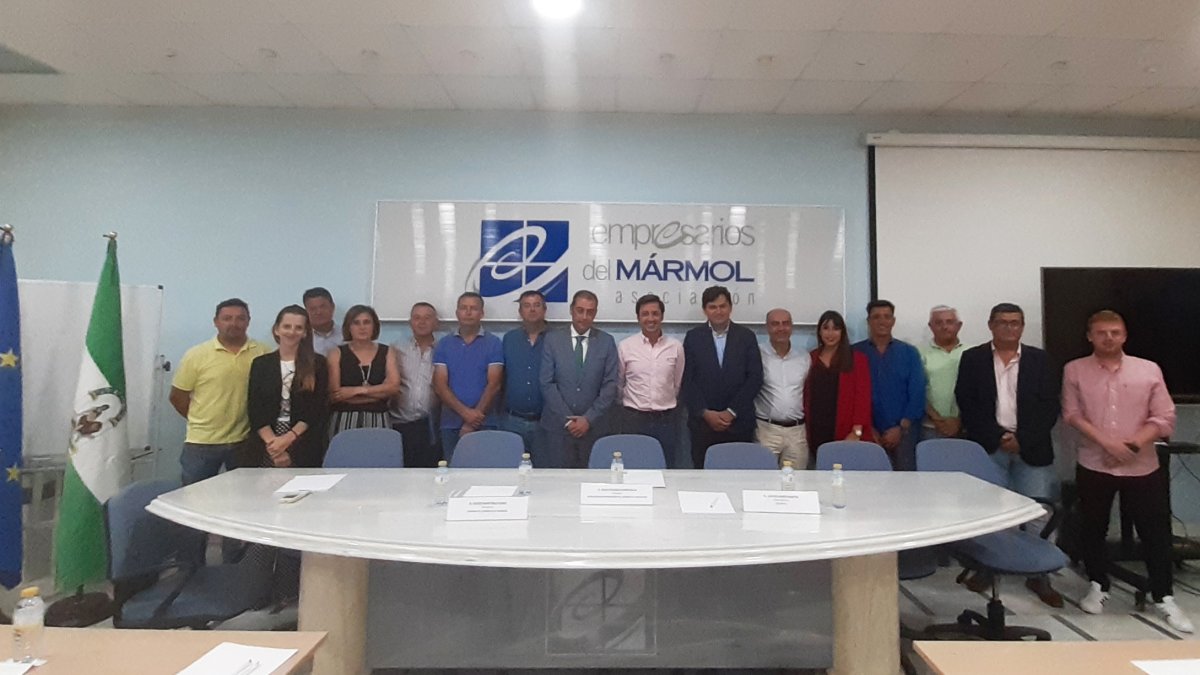 Foto de familia de la nueva Junta Directiva elegida este jueves.