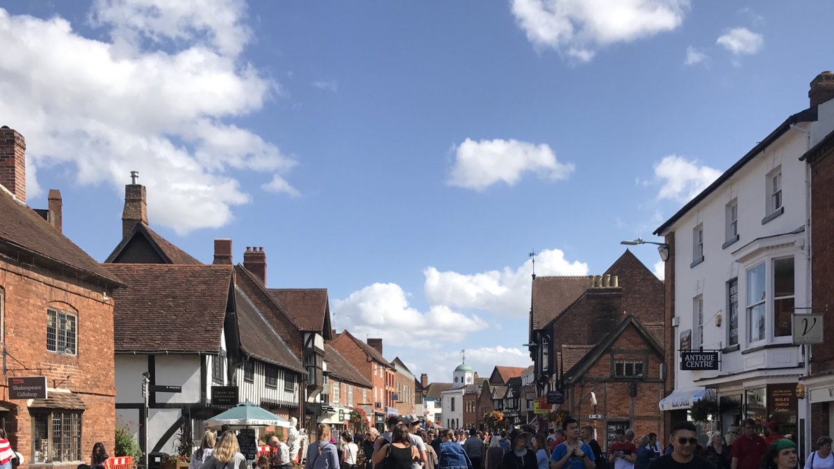 Calle principal de Stratford desde la puerta de la casa de Shakespeare.