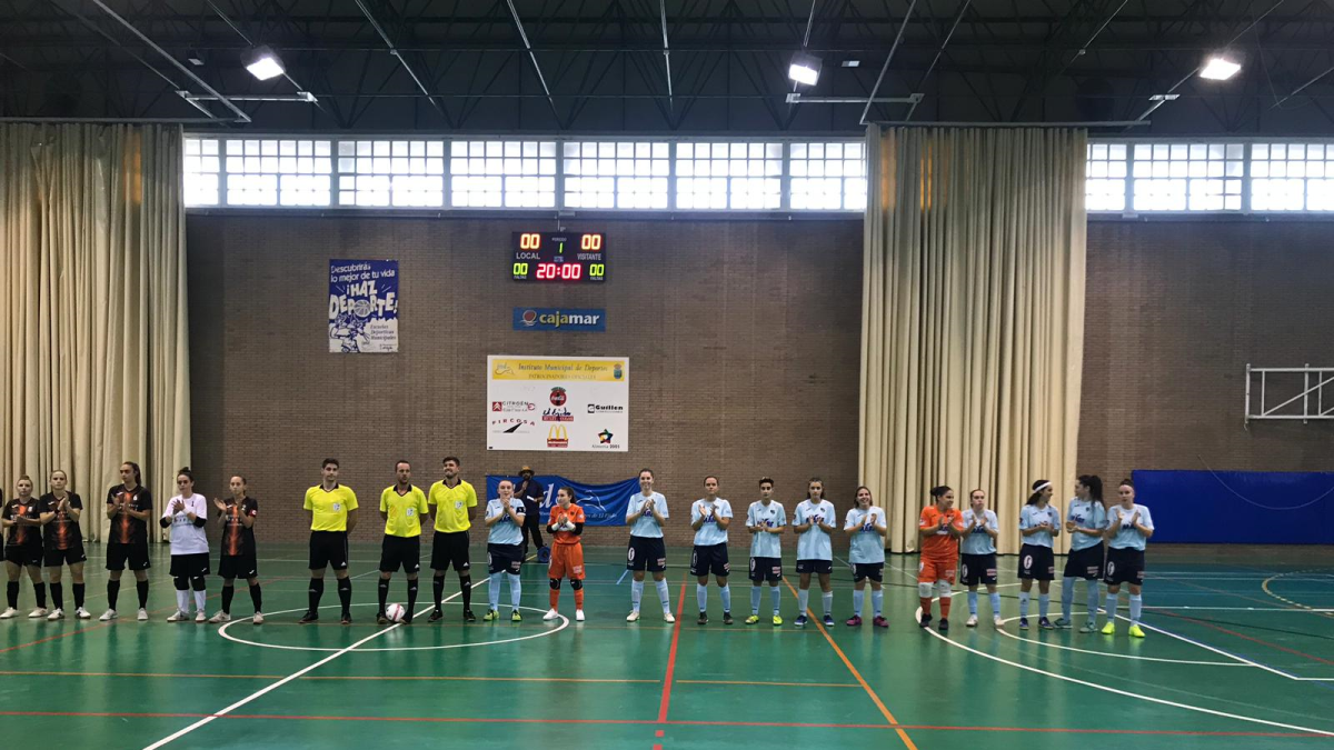 Las jugadoras saludando a la afición.