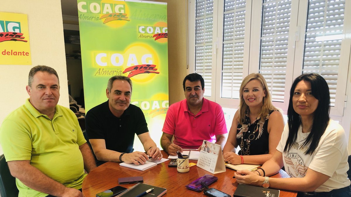 Representantes durante la reunión.