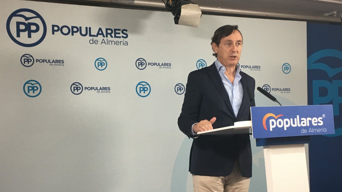Rafael Hernando, esta mañana en la sede del PP.