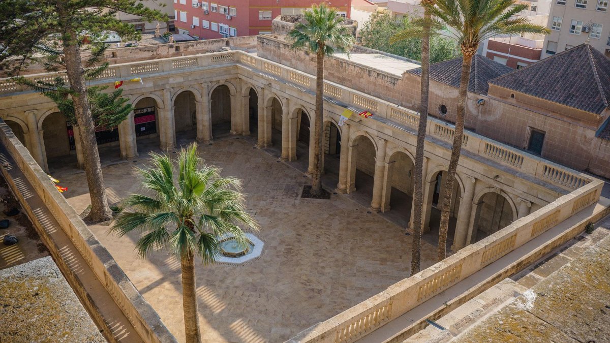 El claustro de la Catedral de Almería es casi desconocido para muchos ciudadanos.