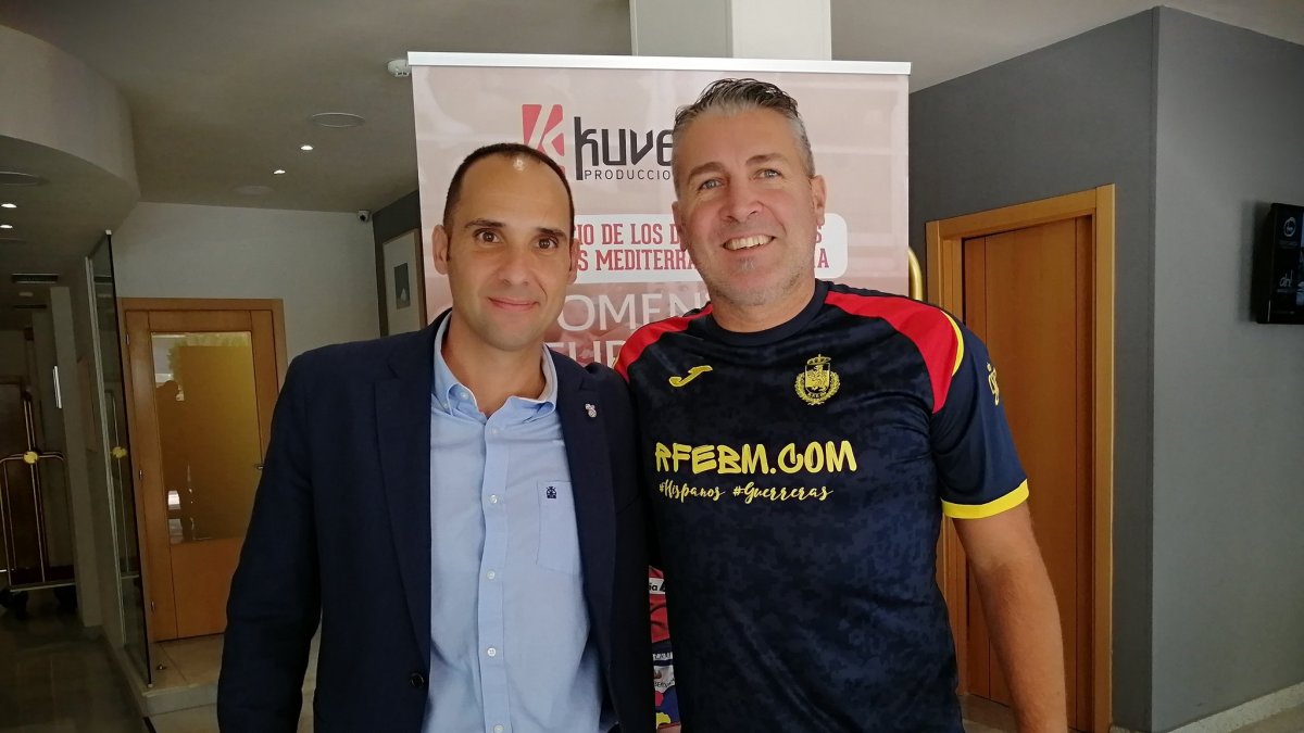 Sebas Fernández con Carlos Viver en el hotel de concentración.