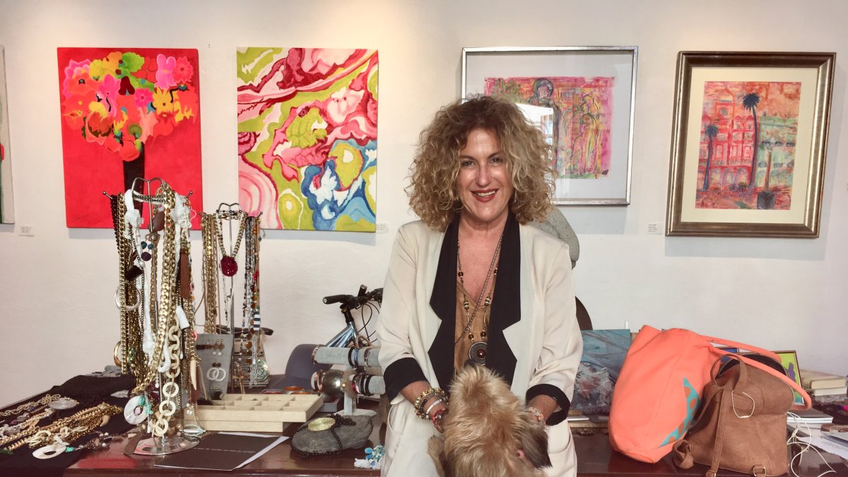 Carmina y su \'compañero\' en la Sala Kokoro