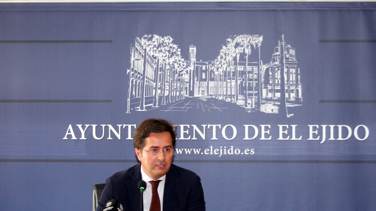 Francisco Góngora durante su comparecencia en el consistorio.