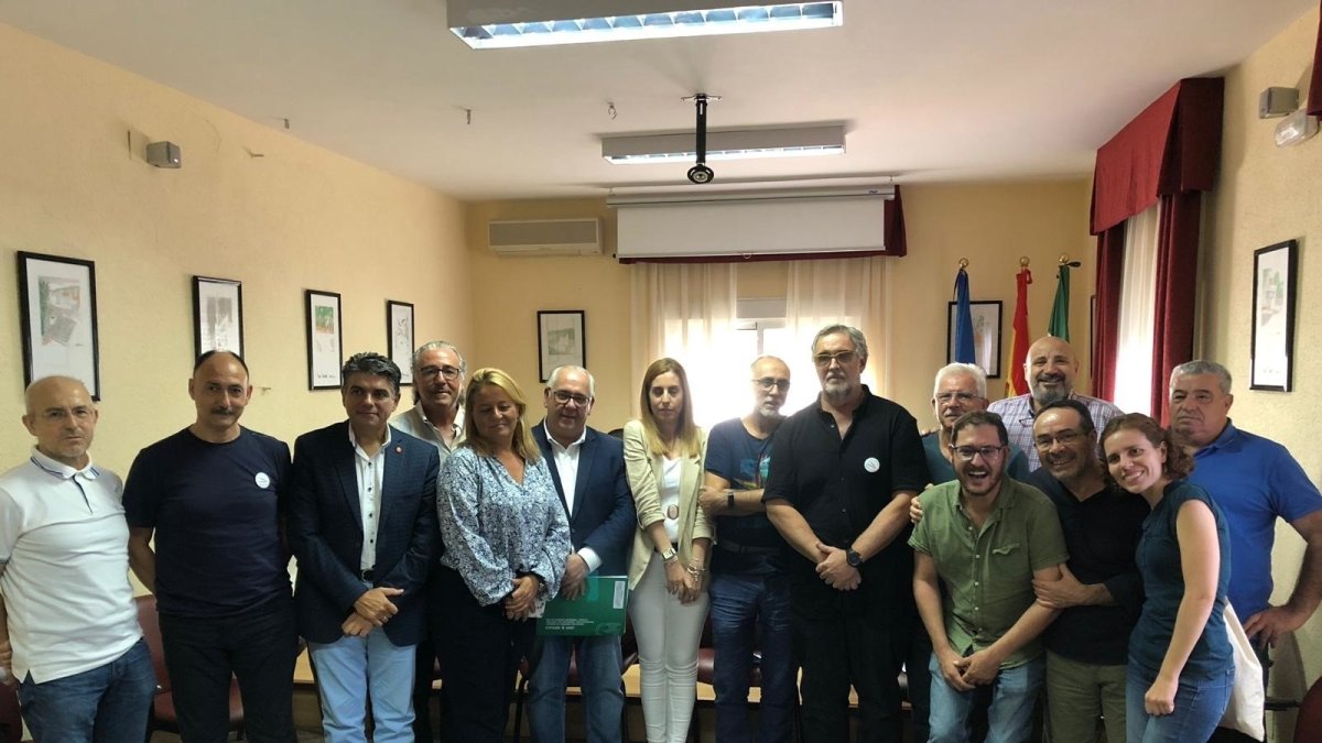 La delegación almeriense junto a jiennenses y granadinos en el encuentro en Linares.
