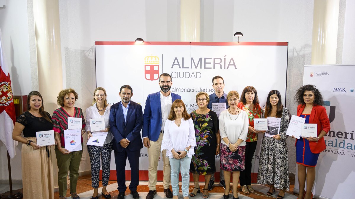 Representantes de las empresas y del Ayuntamiento de Almería