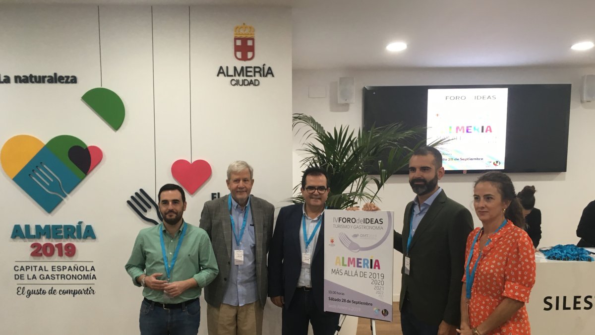 Carlos Sánchez, Mariano Palacín, Antonio Jesús Rodríguez, Ramón Fernández-Pacheco y Aránzazu Martín en el IV Foro de las ideas.