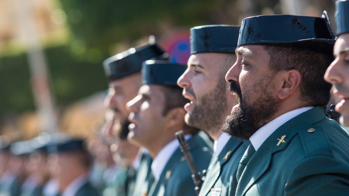 Parada militar de la Guardia Civil en Roquetas en el 12 de octubre de 2018.