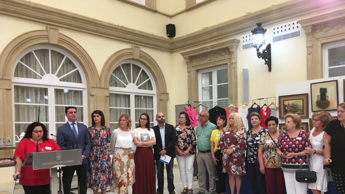 Representantes de la AFIAL y del Ayuntamiento de Almería