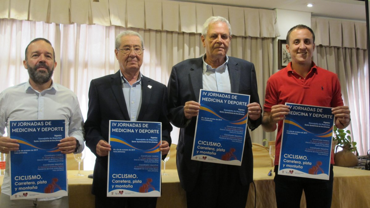 Presentación de las jornadas en la Terraza Carmona de Vera.