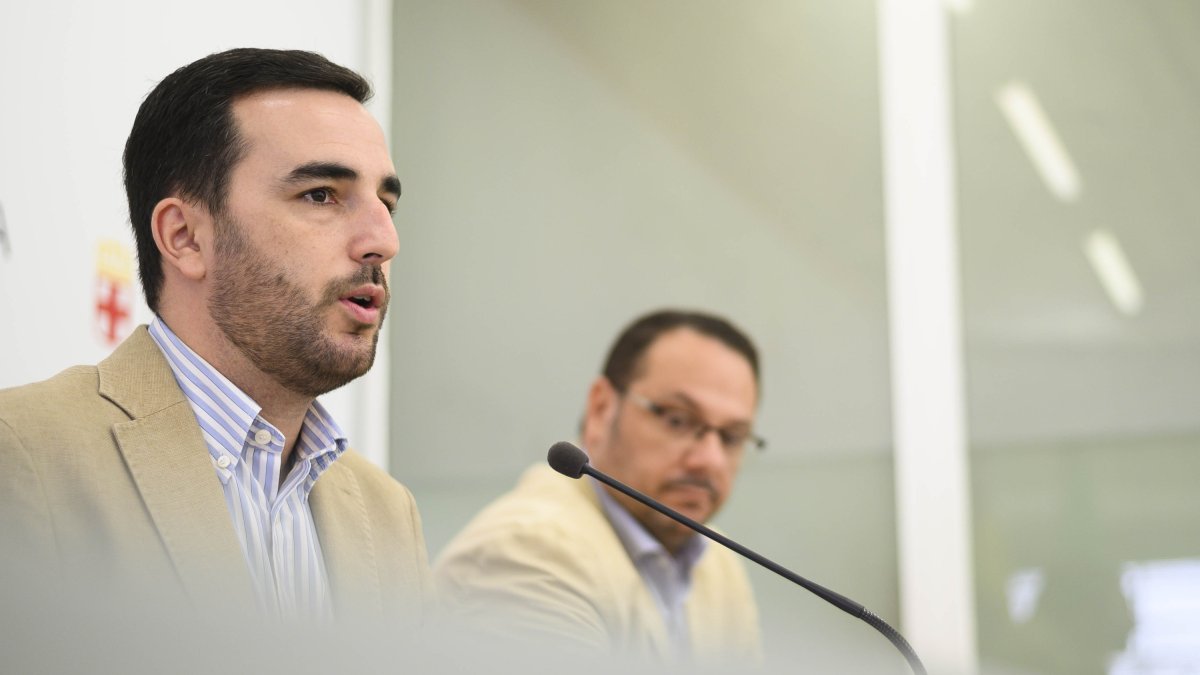 Carlos Sánchez, concejal de Promoción de la Ciudad, junto a director del Museo de Arte, Juan Manuel Martín