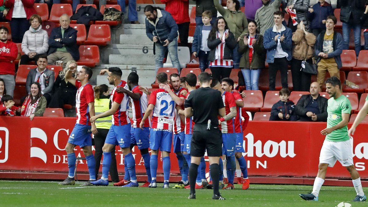 El Sporting ganó al Almería la pasada temporada.