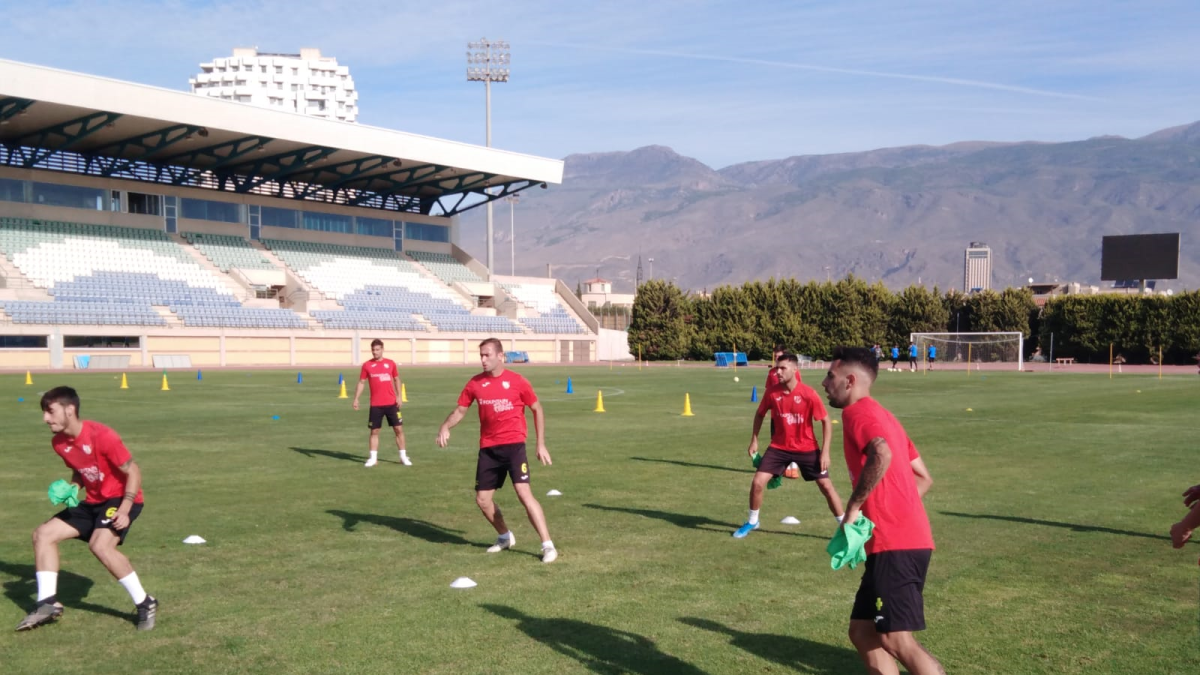 Los jugadores ejidenses en plena sesión de trabajo.