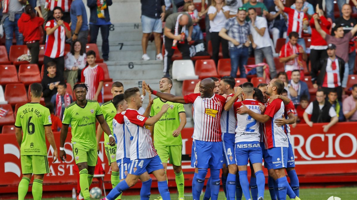 Celebración sportinguista en el Molinón.