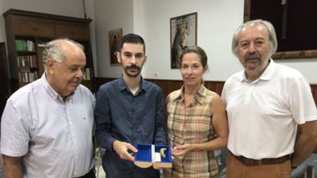 Acto de entrega del dedo perdido en 1947.