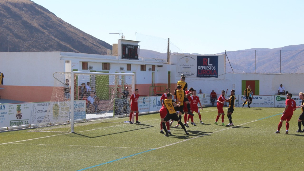 Se le resiste la victoria al Berja.