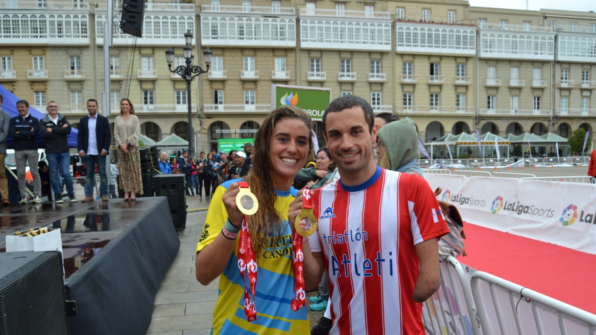 Jairo Ruiz luciendo su último oro de la temporada.