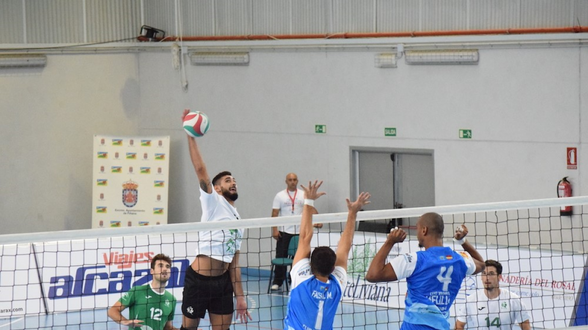 Fran Iribarne atacando la pista rival.