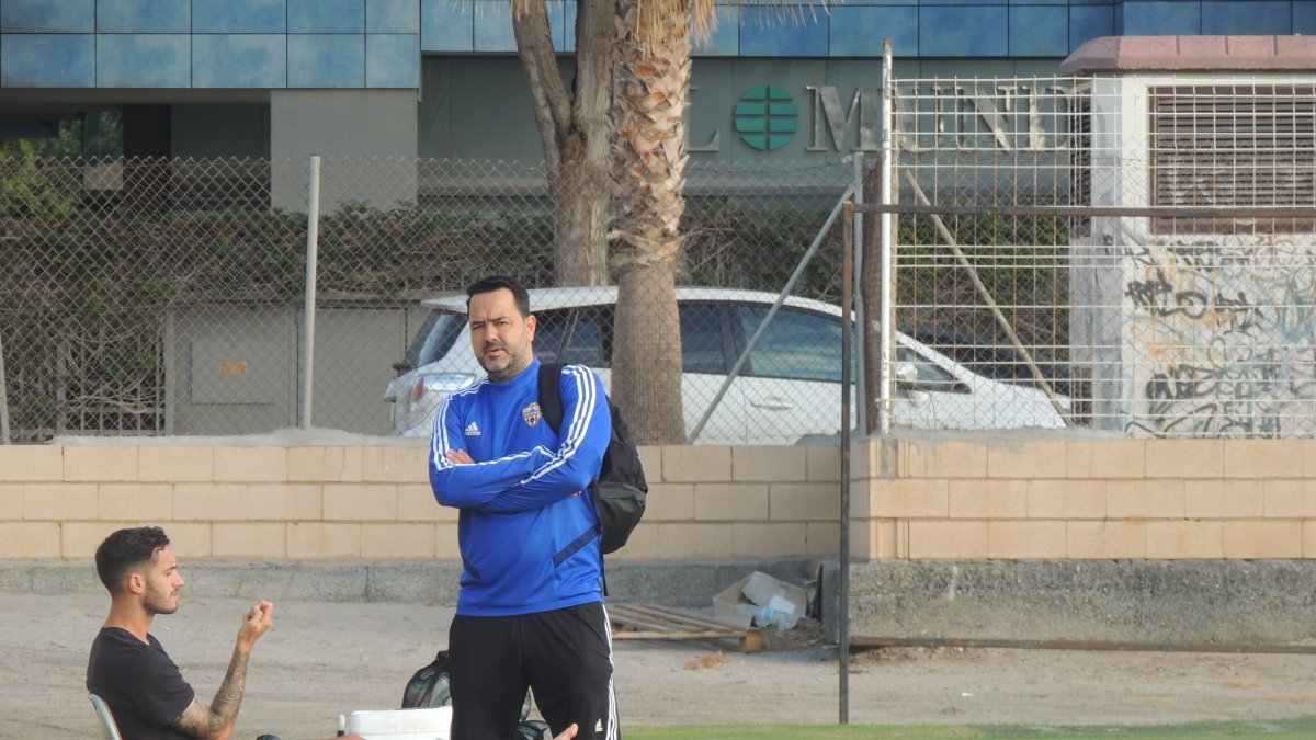El doctor Diego Maziel con Lazo en el campo de la Vega de Acá.