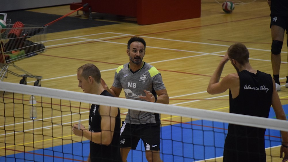 Manolo Berenguel en el entrenamiento del club ahorrador.