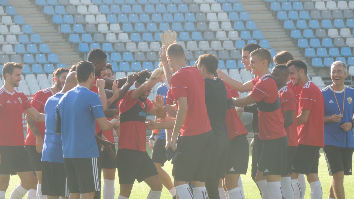 La unión de la plantilla es total para ganar al Lugo.