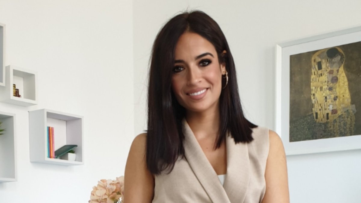 Estefanía Molina en su despacho del Paseo de Almería.