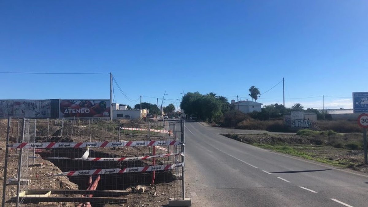 Obras de acondicionamiento de la carretera del aeropuerto a El Alquián.