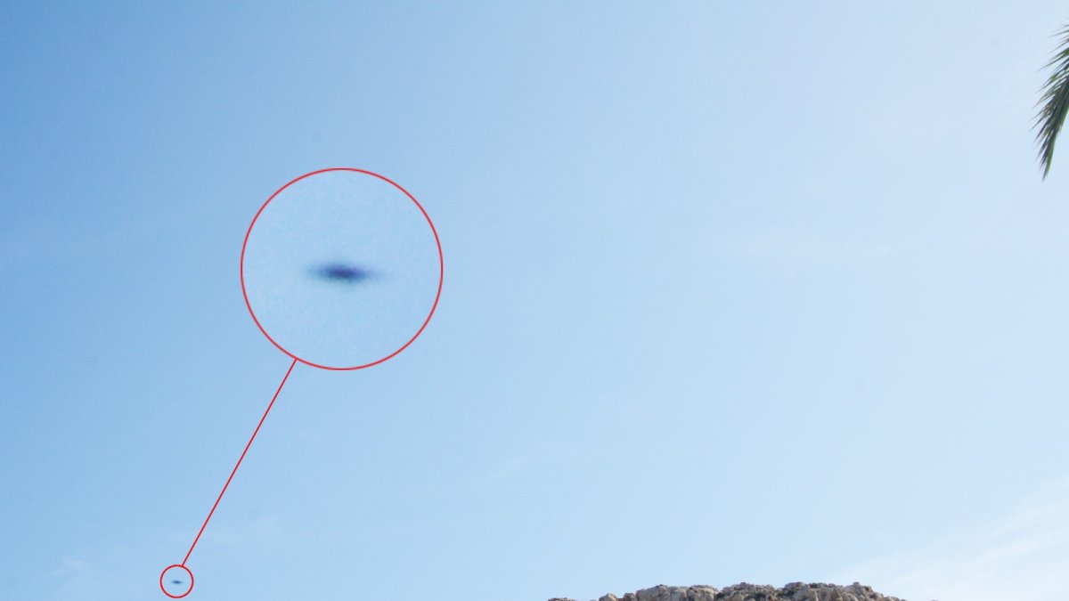Imágenes de los OVNIS avistados en la cala del Cuervo en Las Negras el pasado sábado 5 de octubre.