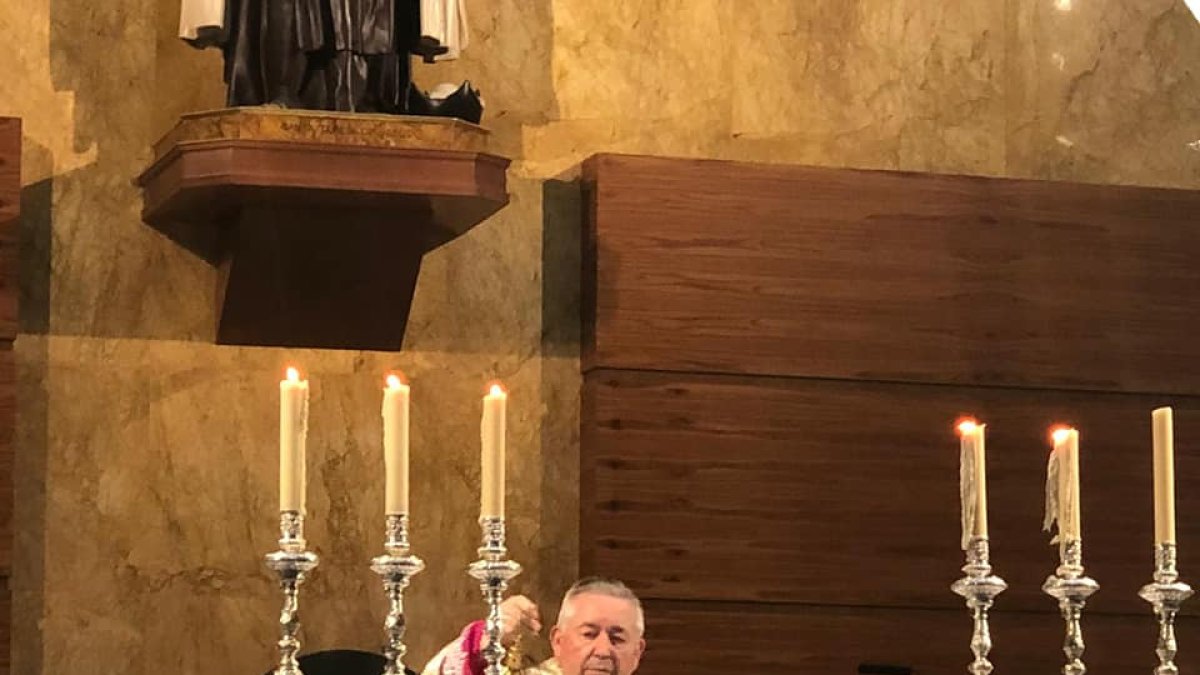 Francisco Salazar, en su misa de bodas de oro.