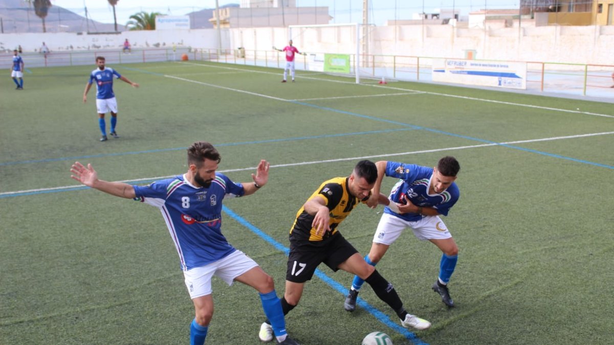 Los virgitanos siguen buscando la victoria.