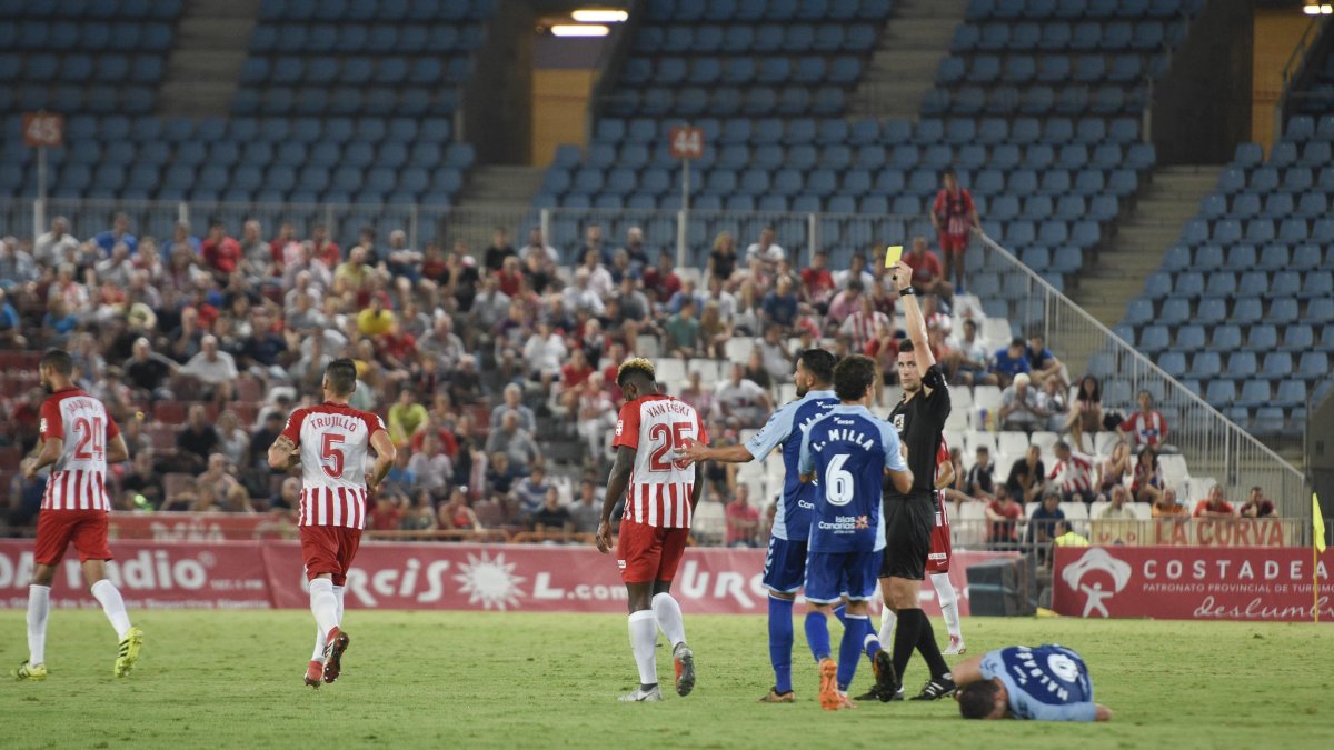 De Mera en el Almería-Tenerife 2018-2019.