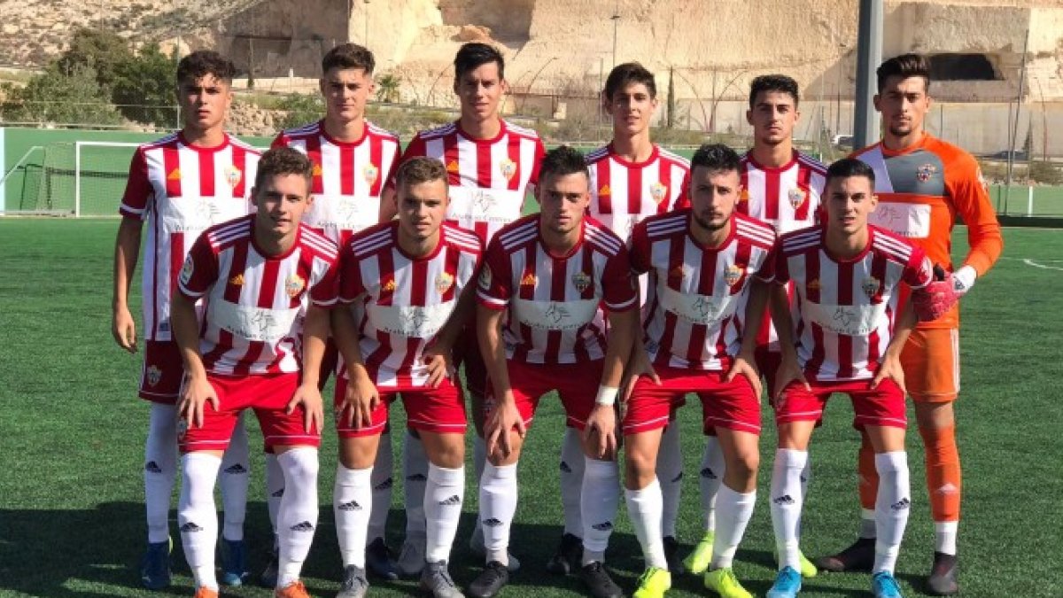 Once inicial del Almería A juvenil frente al Granada.