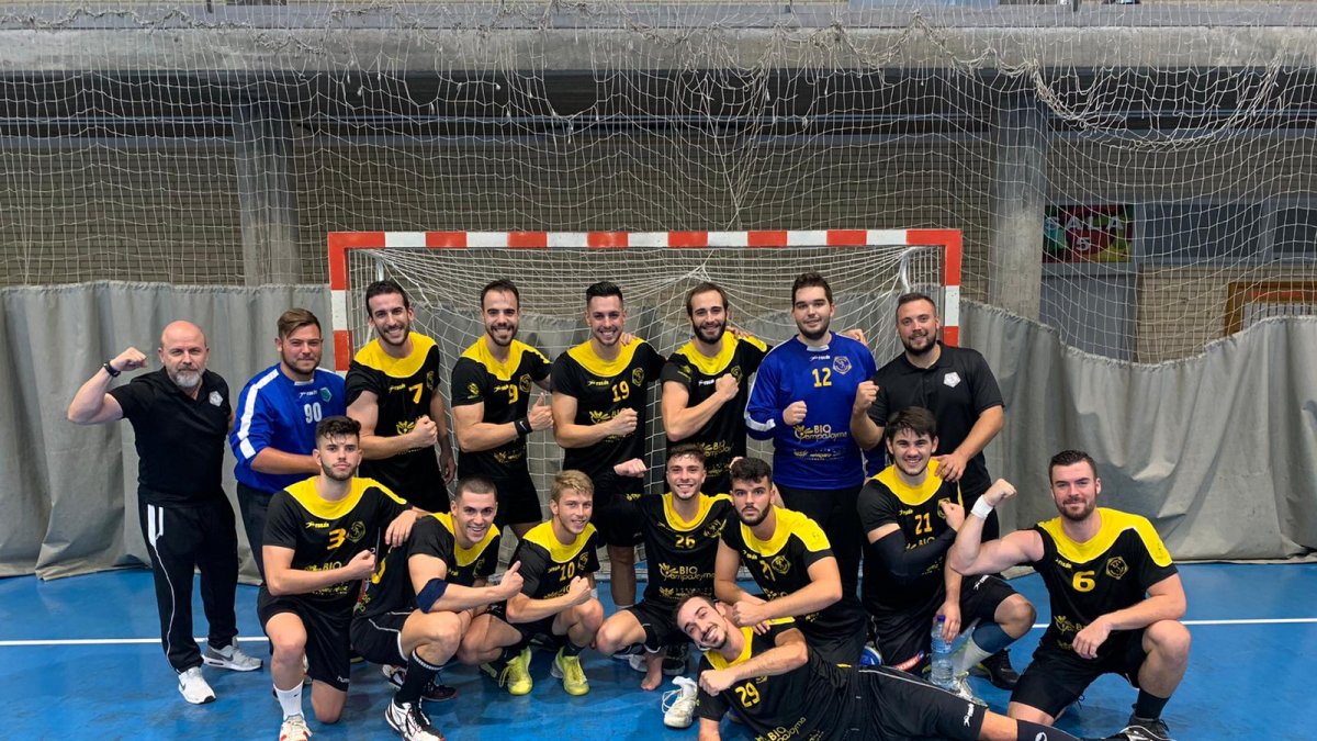 Bahía de Almería celebra una nueva victoria.