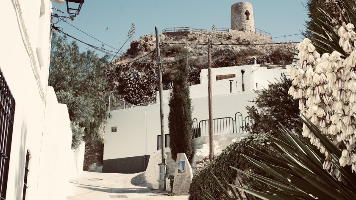 Imagen de una bonita calle en Níjar.