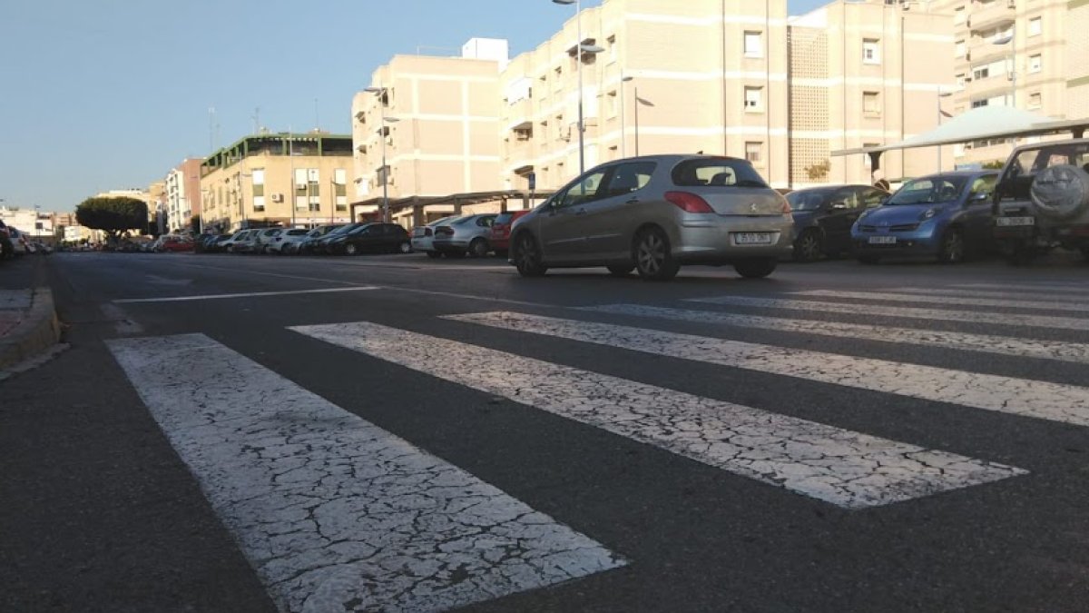 Imagen de archivo de un coche en una carretera de la capital.