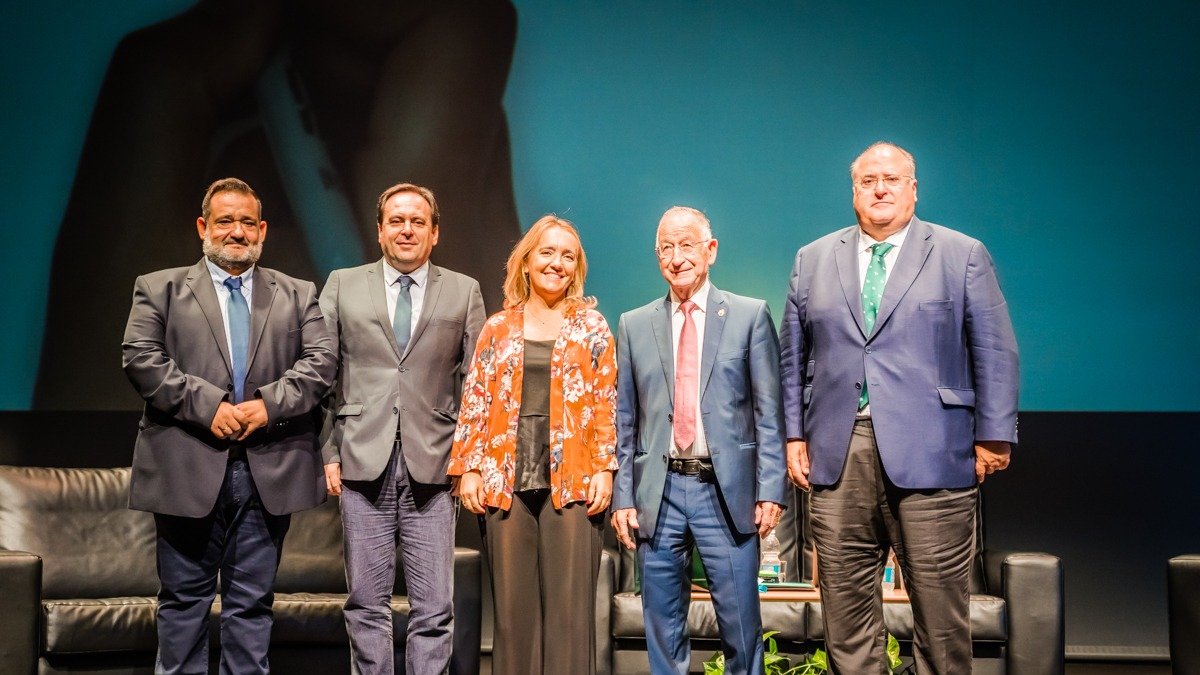 Instituciones políticas en la presentación.