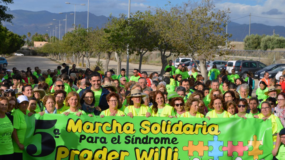 Imagen de la marcha solidaria por el barrio de Venta Gaspar.