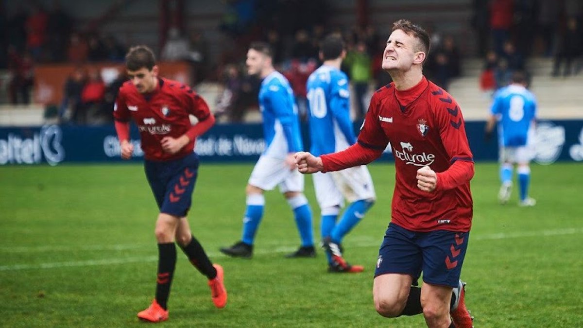 Un delantero que sueña con el gol.