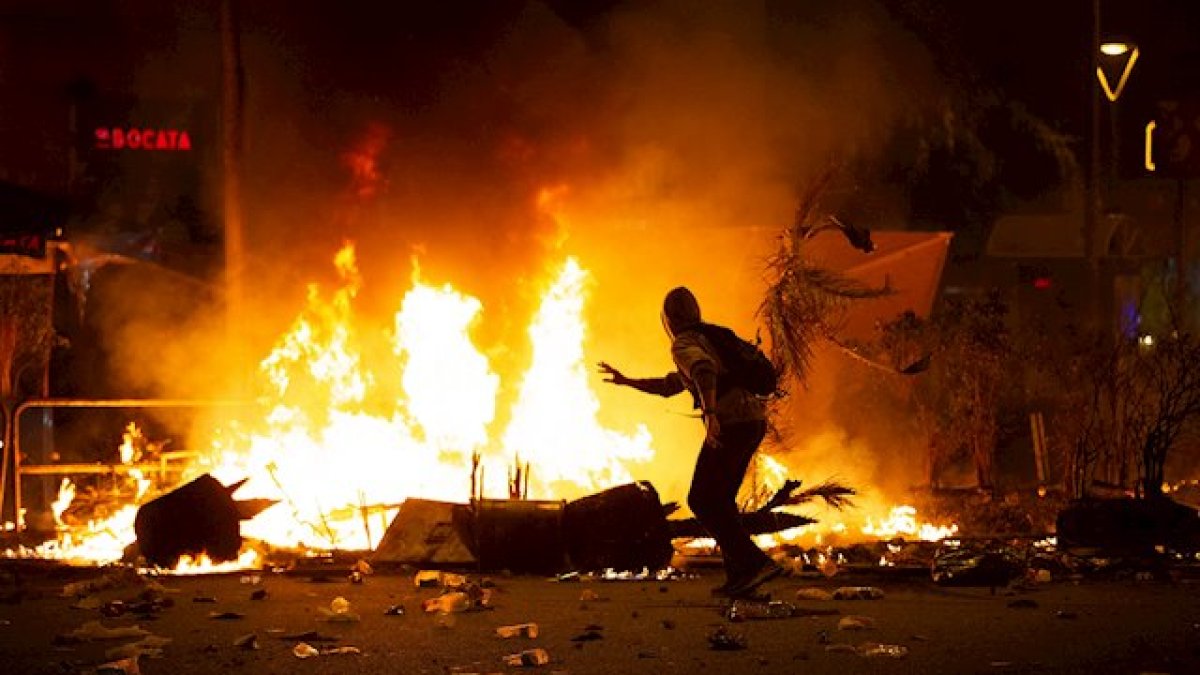 Los graves disturbios se han repetido durante varias noches.