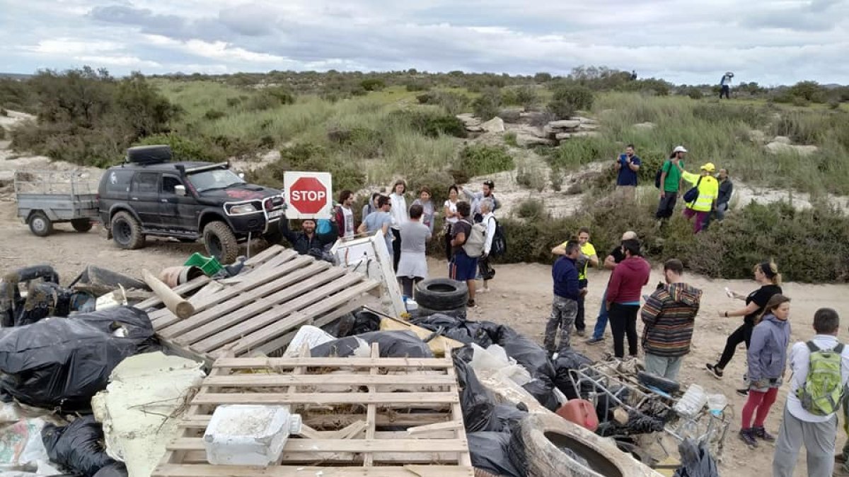 Recogida de basura en Cabo de Gata.