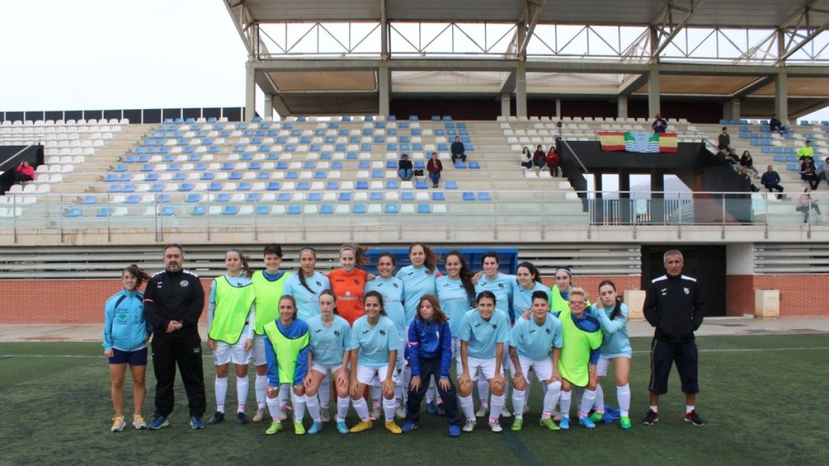 Las jugadoras celestes posando en el día del estreno.
