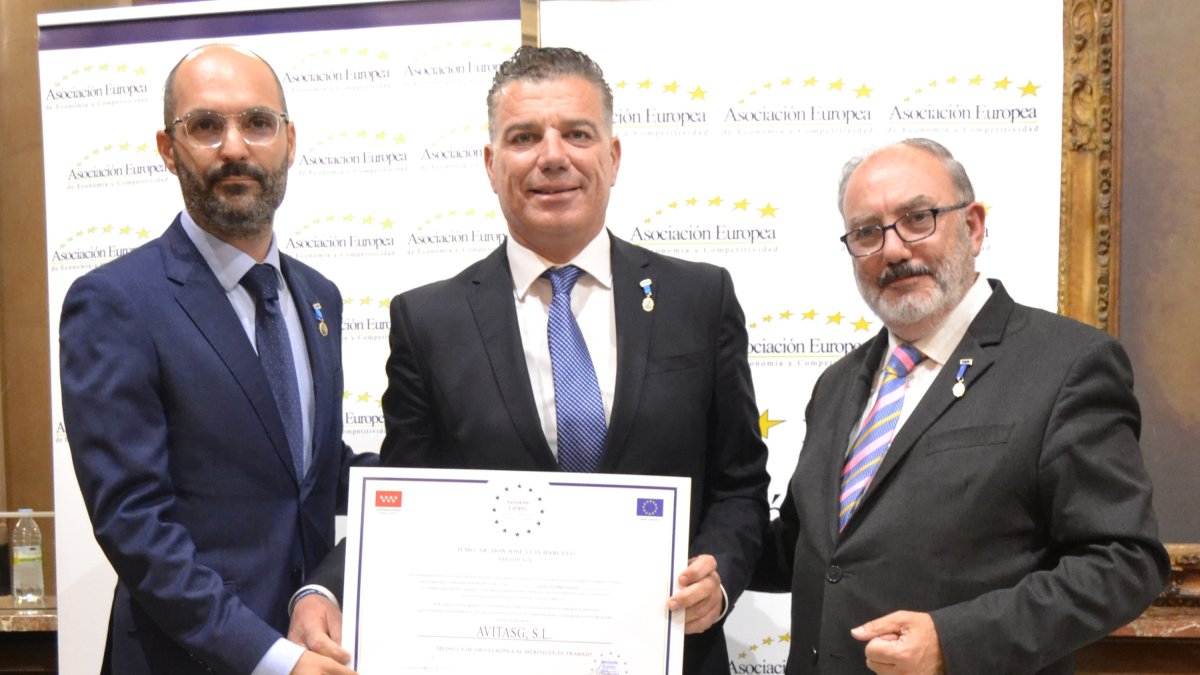 Juan Manuel Reche y David Molina, junto a José Luis Barceló.